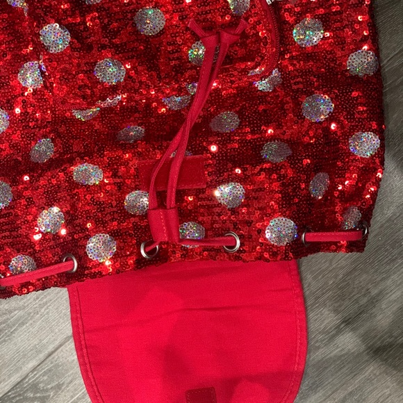 New Disney red/silver polka dot backpack
sequin backpack - Picture 9 of 9